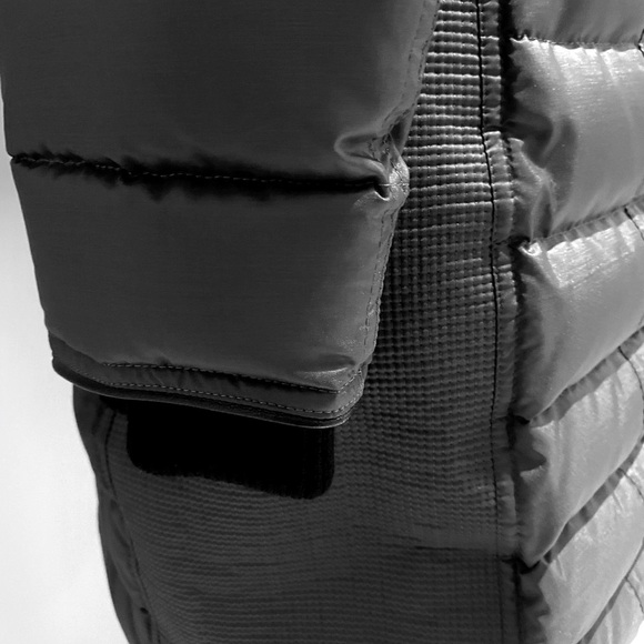 BURBERRY LONDON ABBEYDALE FOX-FUR TRIMMED PUFFER COAT - Picture 8 of 14